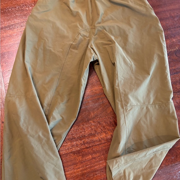 Lululemon Barrel-Leg Pant, size 10 - Picture 6 of 6